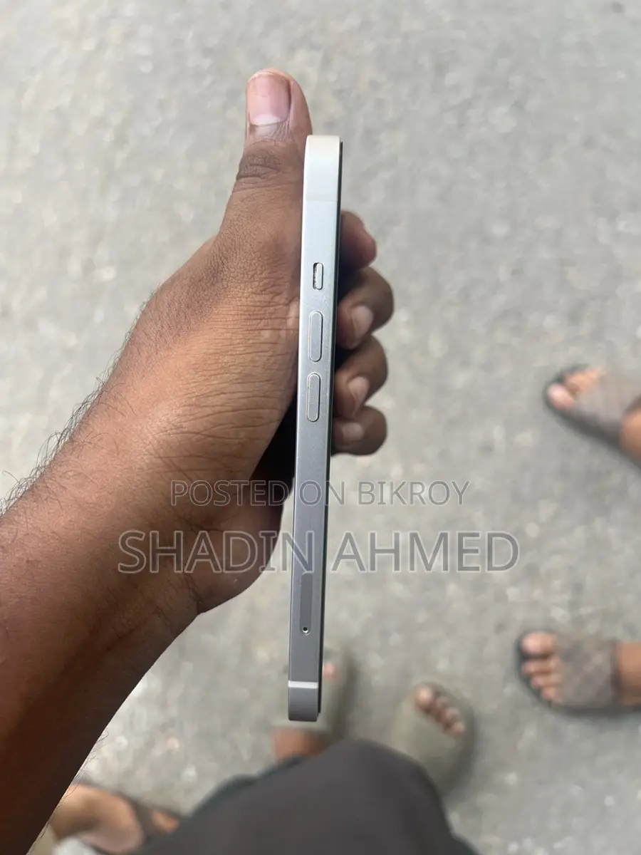 Apple iPhone 13 (Used)