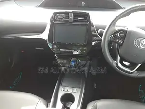 Toyota Prius S Touring Selection 2021