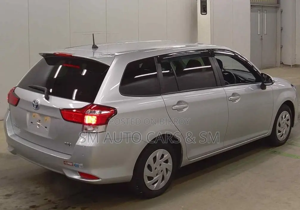 Toyota Fielder Hybrid EX Silver 2021