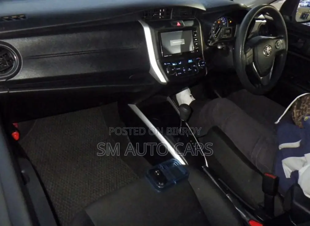 Toyota Fielder Hybrid EX Silver 2021