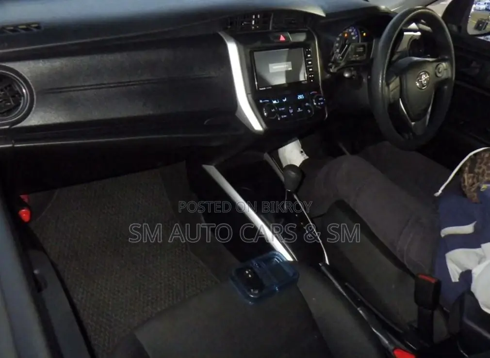 Toyota Fielder Hybrid EX Silver 2021