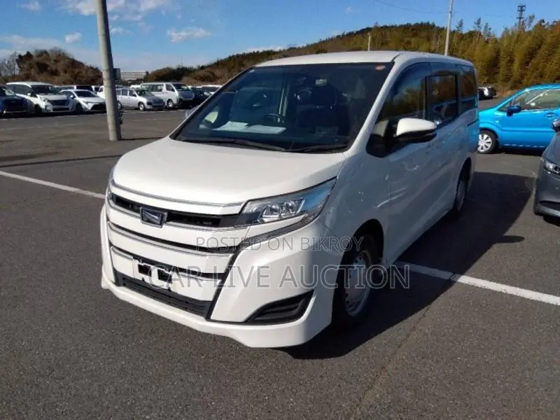 Toyota Noah HYBRID X 2021
