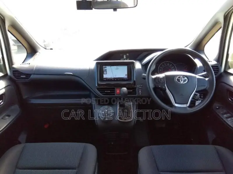 Toyota Noah HYBRID X 2021