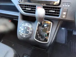 Toyota Noah HYBRID X 2021