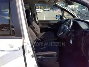 Toyota Noah HYBRID X 2021