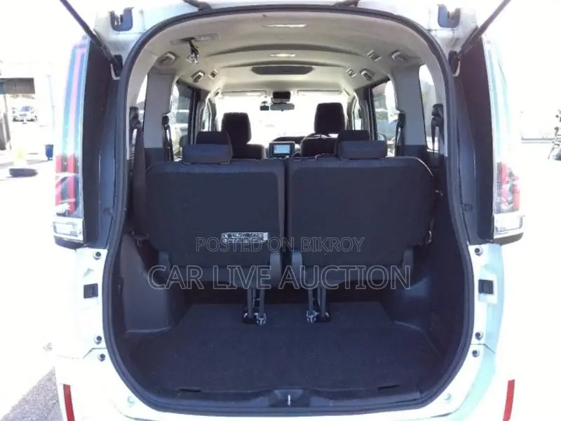 Toyota Noah HYBRID X 2021