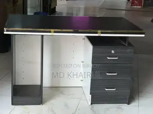 অফিস অথবা দোকানের জন্য টেবিল