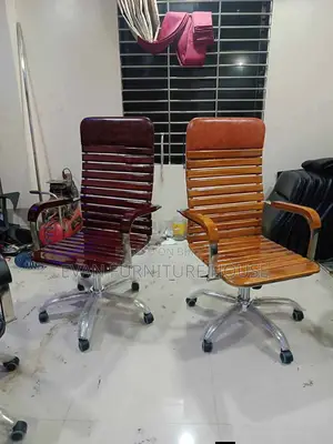 Wooden Hydraulic Chair