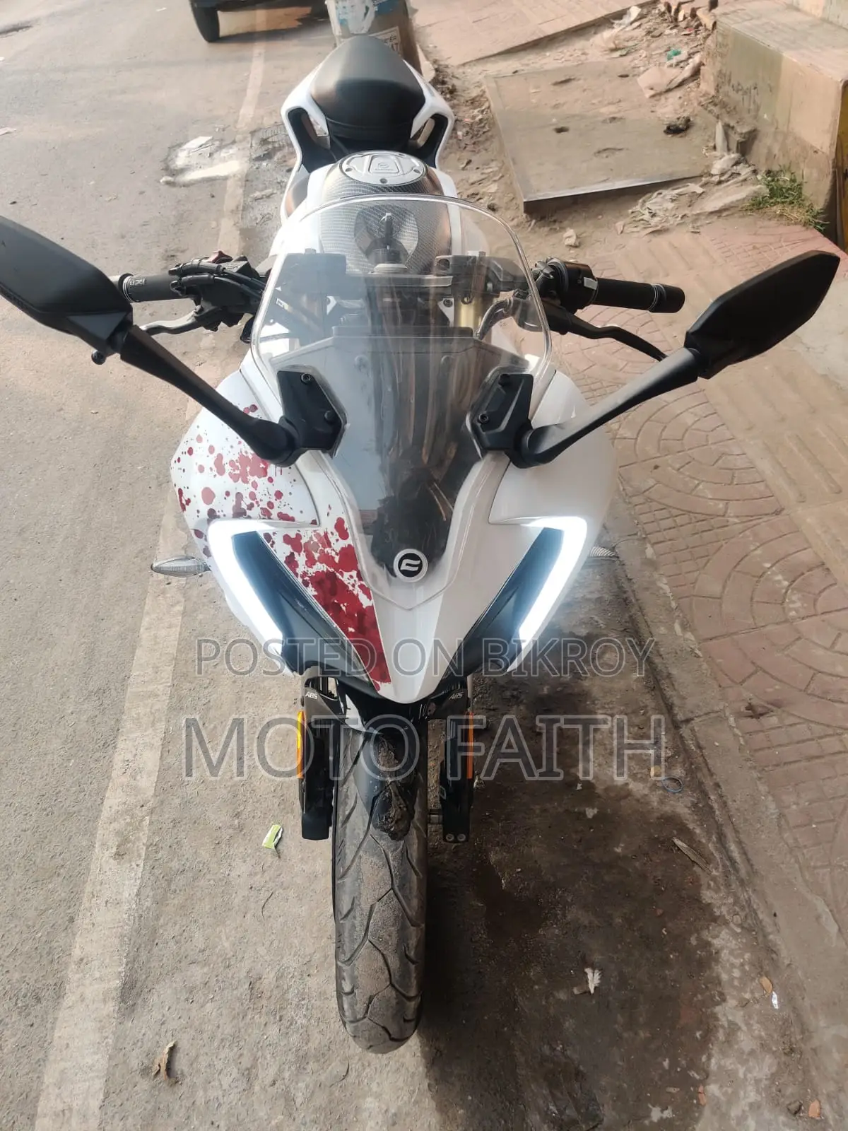 CFMoto 250SR 2025 White
