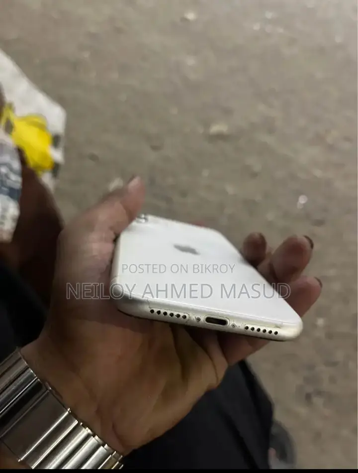 Apple iPhone 11 (Used)