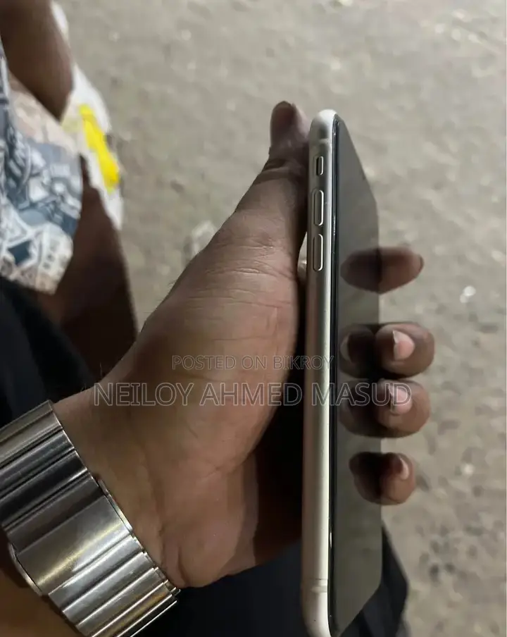 Apple iPhone 11 (Used)