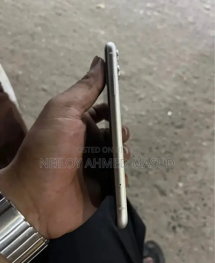 Apple iPhone 11 (Used)