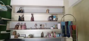 দোকান ইন্টেরিয়র ফার্নিচার