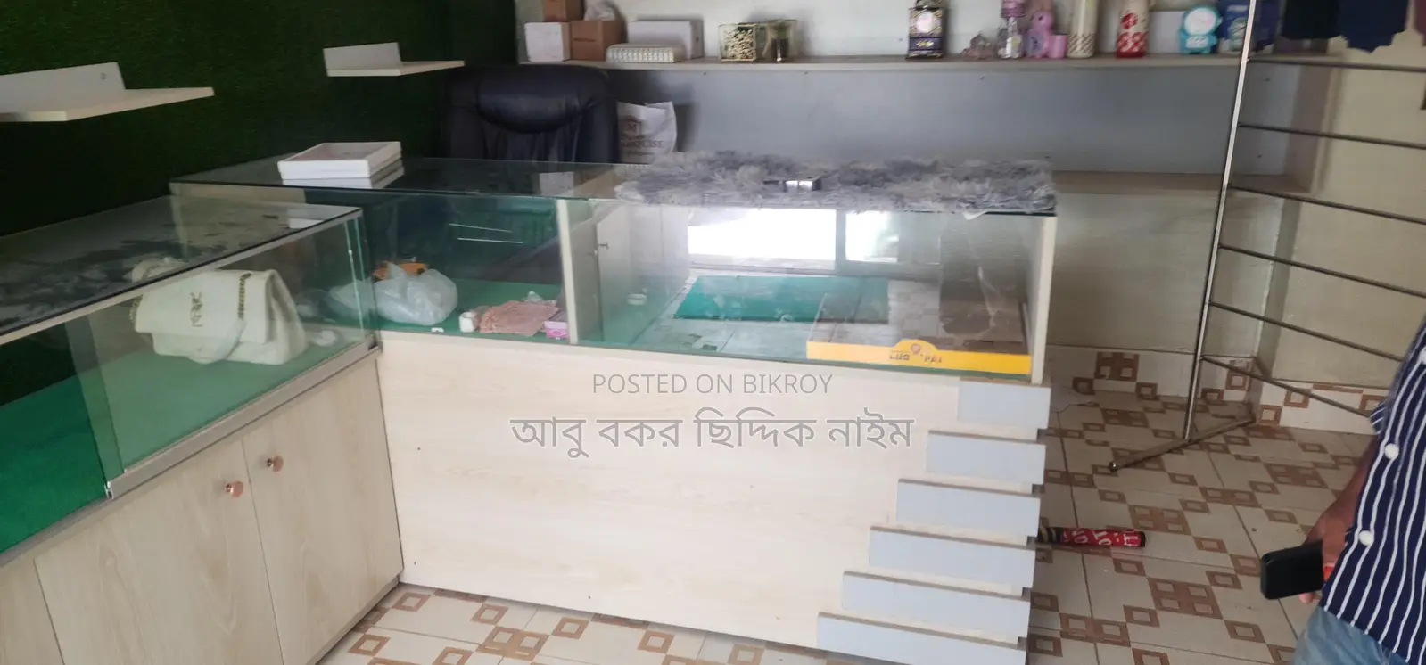 দোকান ইন্টেরিয়র ফার্নিচার