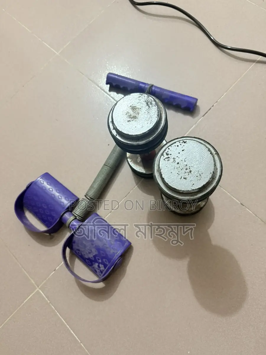 ২ টা ডাম্বেল ১টা ইকিউপমেন্ট