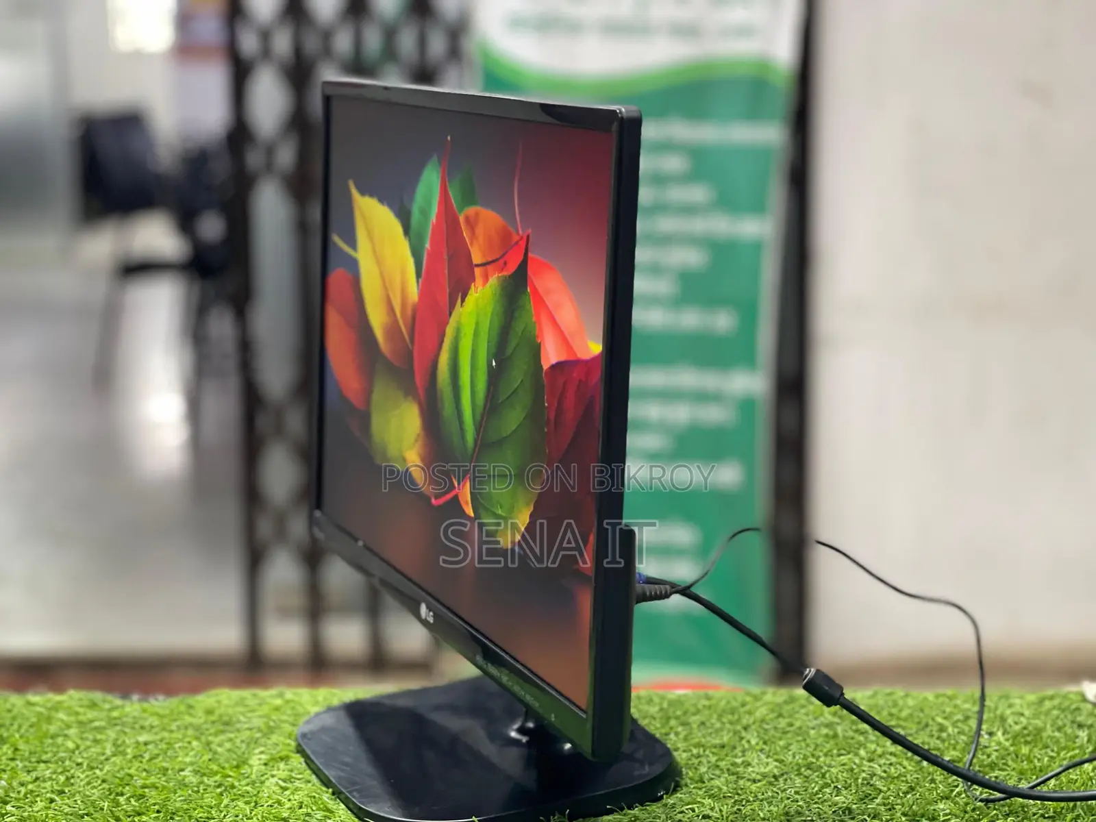 LG ORIGINAL 20" FRESH CONDITION USED MONITOR FOR SALE