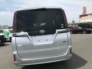 Toyota Esquire GI HYBRID PKG SILVER 2021