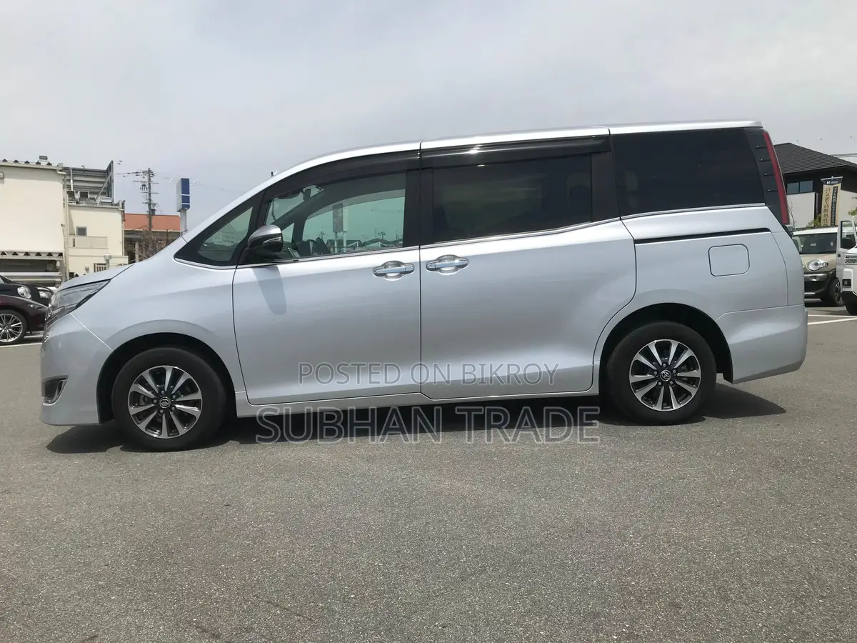 Toyota Esquire GI HYBRID PKG SILVER 2021