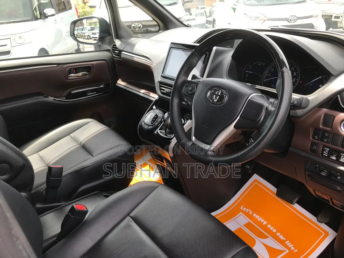 Toyota Esquire GI HYBRID PKG SILVER 2021
