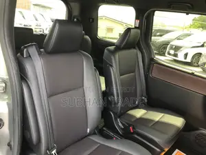 Toyota Esquire GI HYBRID PKG SILVER 2021