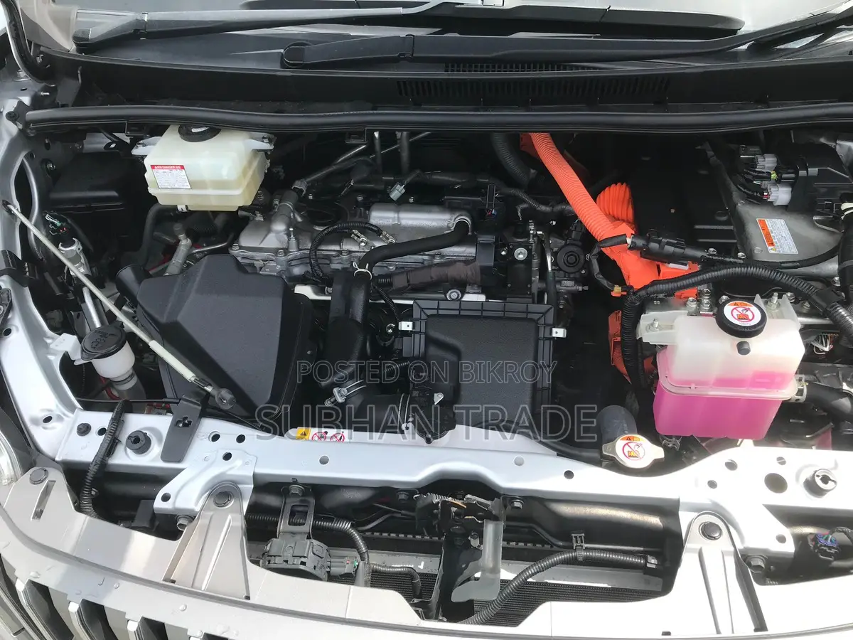 Toyota Esquire GI HYBRID PKG SILVER 2021