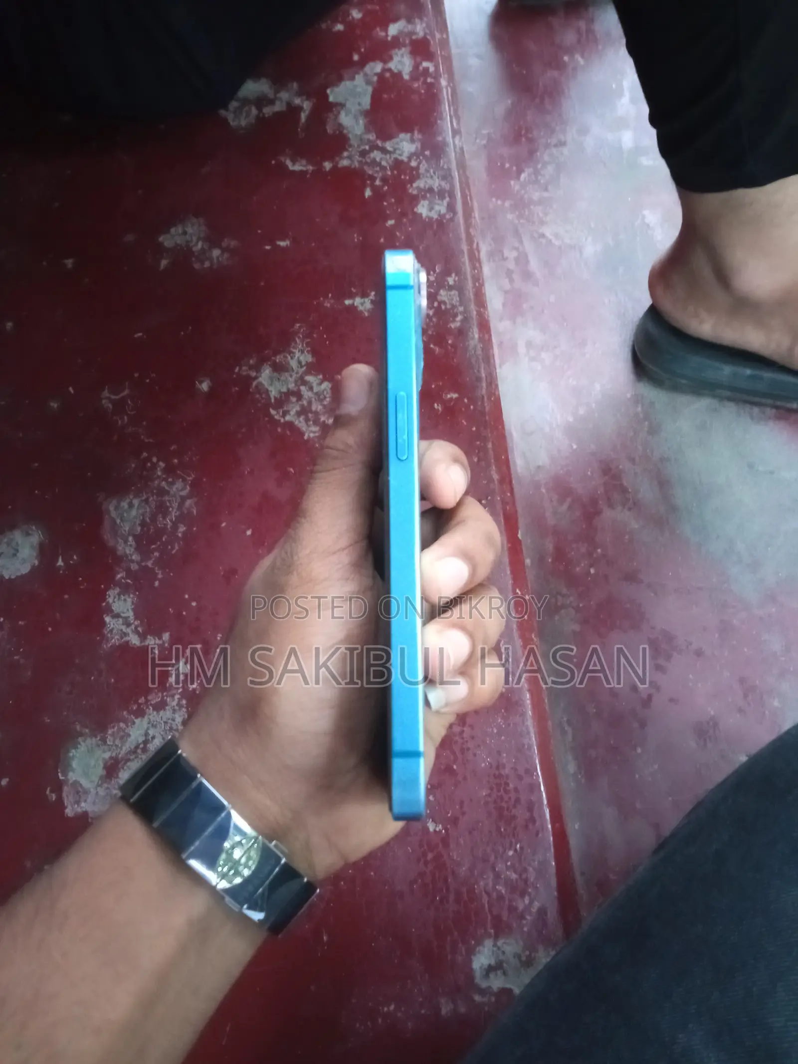 Apple iPhone 13 (Used)