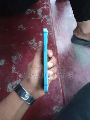 Apple iPhone 13 (Used)