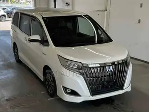 Toyota Esquire GI PREMIUM 3.5 PEARL 2020