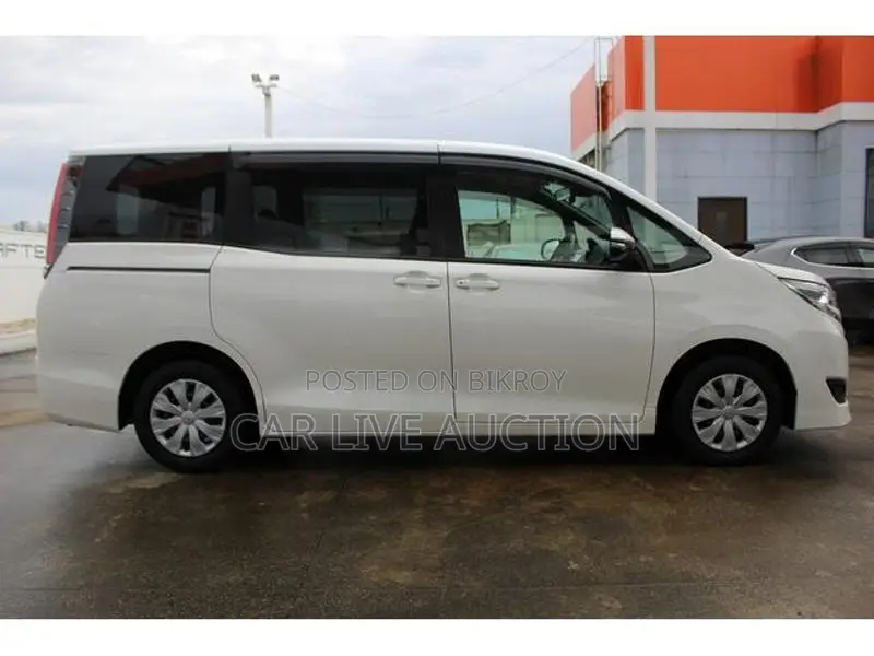 Toyota Noah Non Hybrid 2021