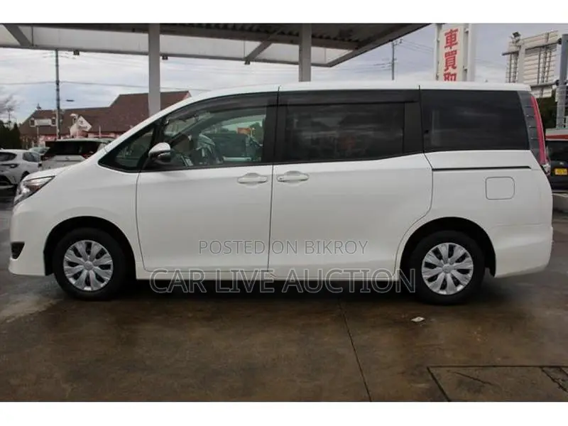 Toyota Noah Non Hybrid 2021