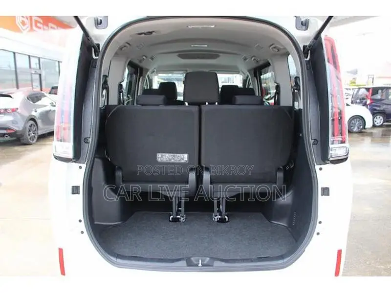 Toyota Noah Non Hybrid 2021
