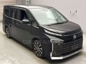 Toyota Voxy Hybrid 2021