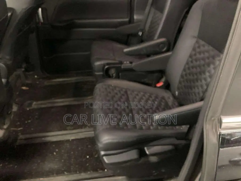 Toyota Voxy hybrid 2021