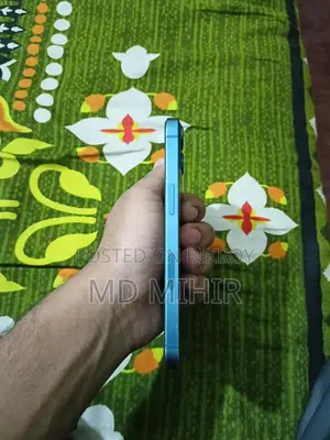 Apple iPhone 13 (Used)
