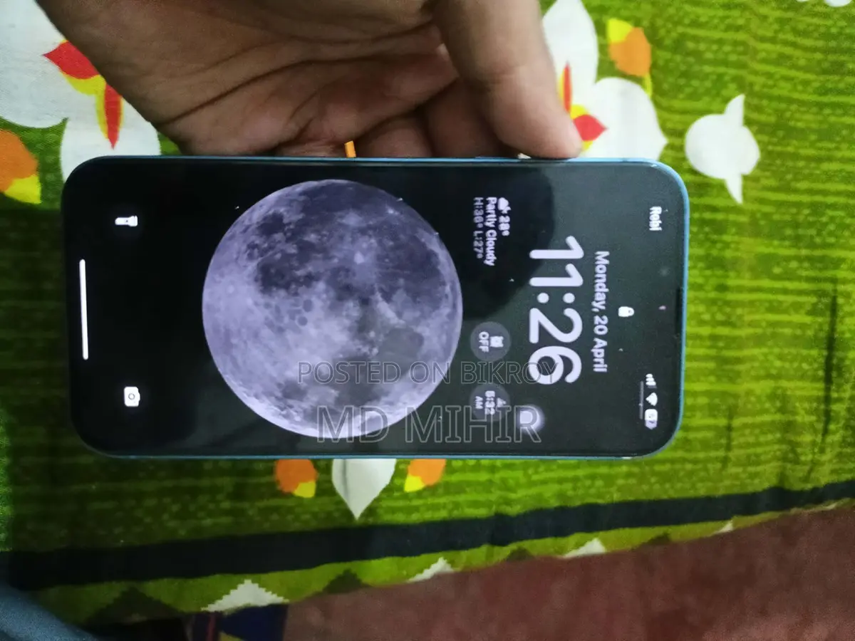 Apple iPhone 13 (Used)