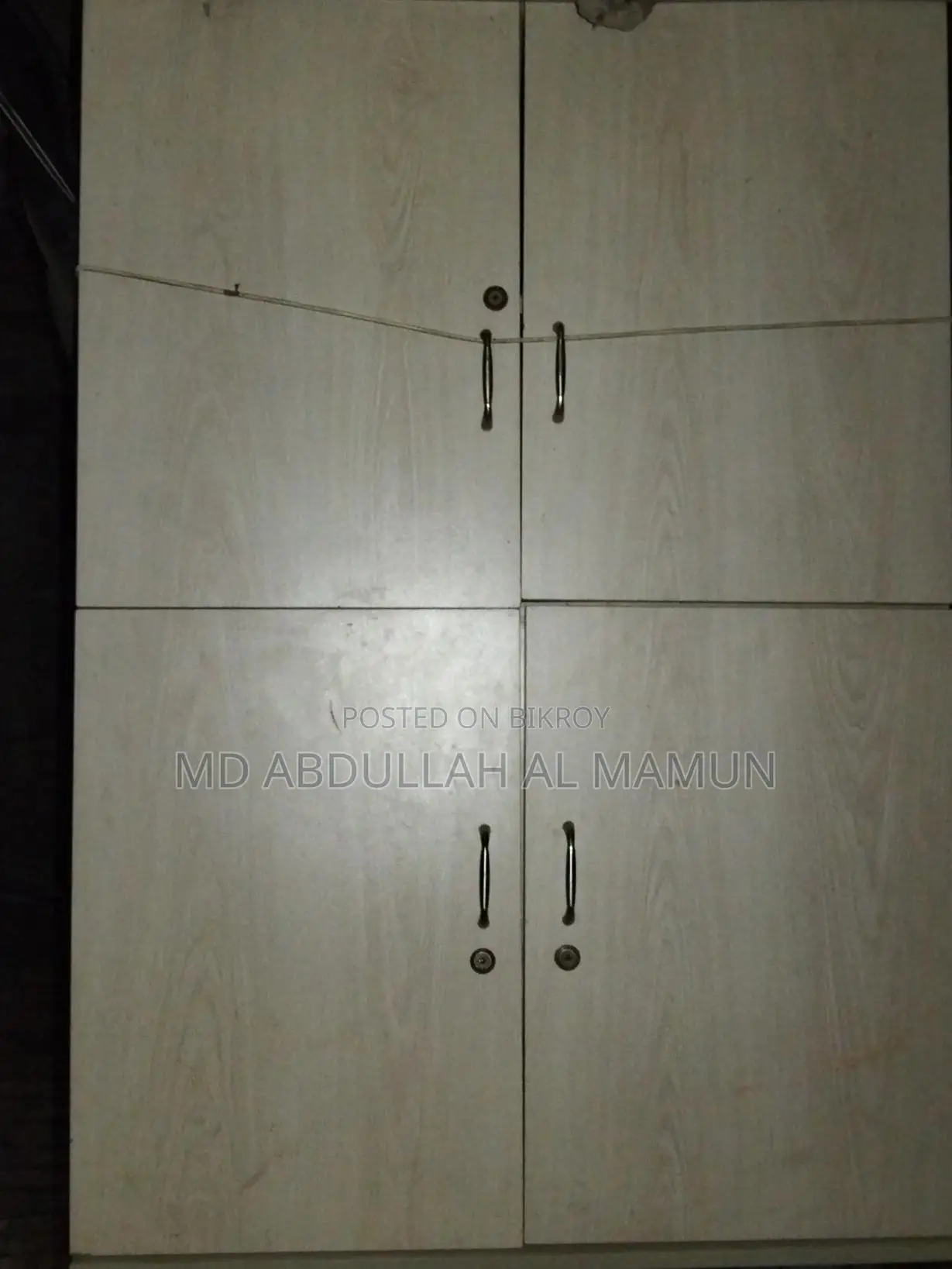 ১টি অফিস টেবিল (সাইড টেবিলসহ), ৩টি চেয়ার মেলামাইন বোর্ডের আলমার