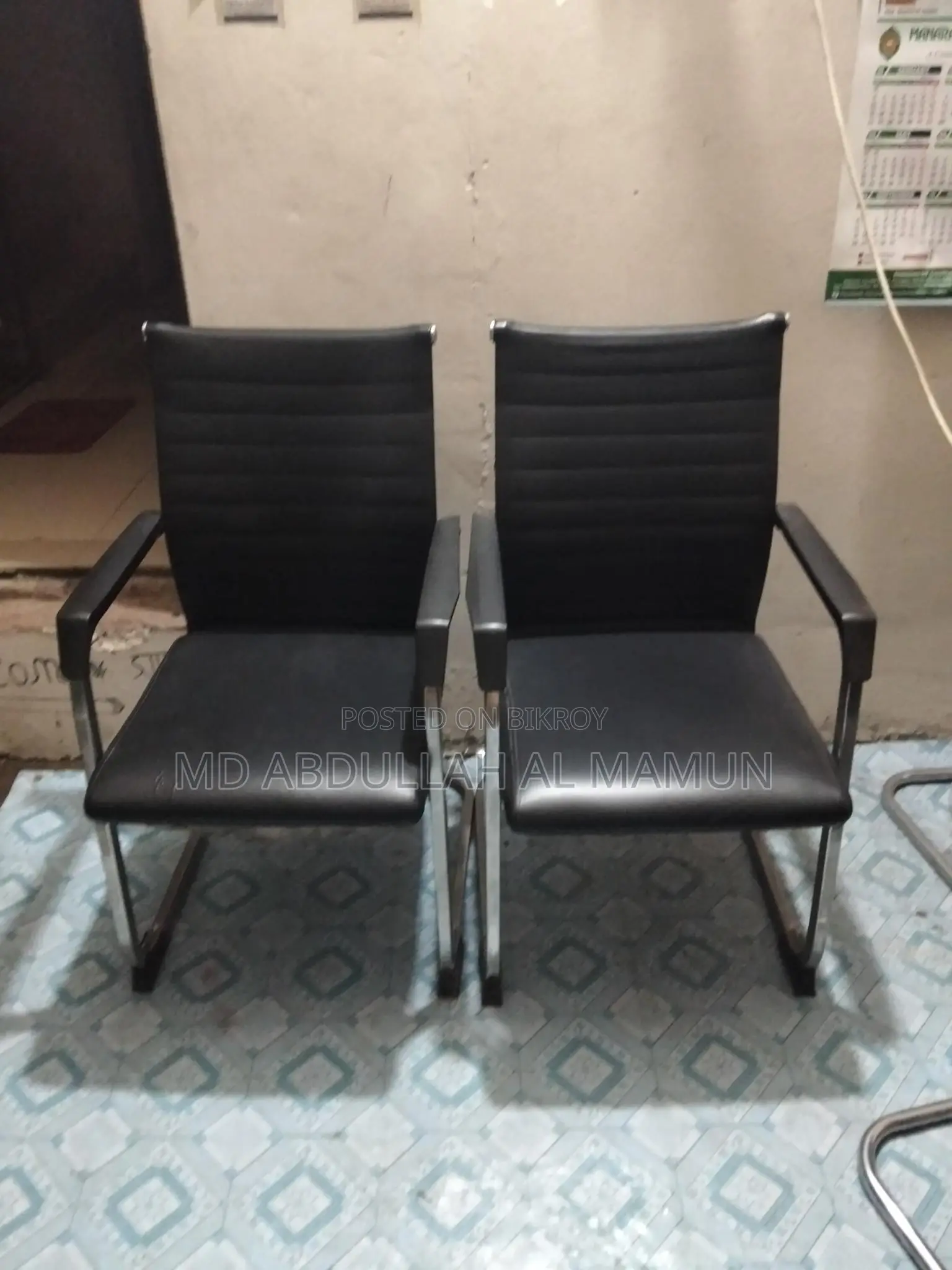 ১টি অফিস টেবিল (সাইড টেবিলসহ), ৩টি চেয়ার মেলামাইন বোর্ডের আলমার