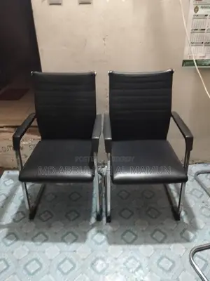 ১টি অফিস টেবিল (সাইড টেবিলসহ), ৩টি চেয়ার মেলামাইন বোর্ডের আলমার