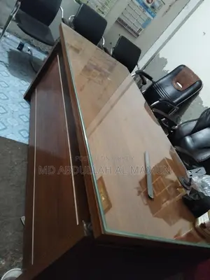 ১টি অফিস টেবিল (সাইড টেবিলসহ), ৩টি চেয়ার মেলামাইন বোর্ডের আলমার