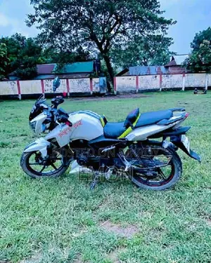 TVS Apache RTR . 2015