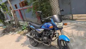 Bajaj Platina . 2015