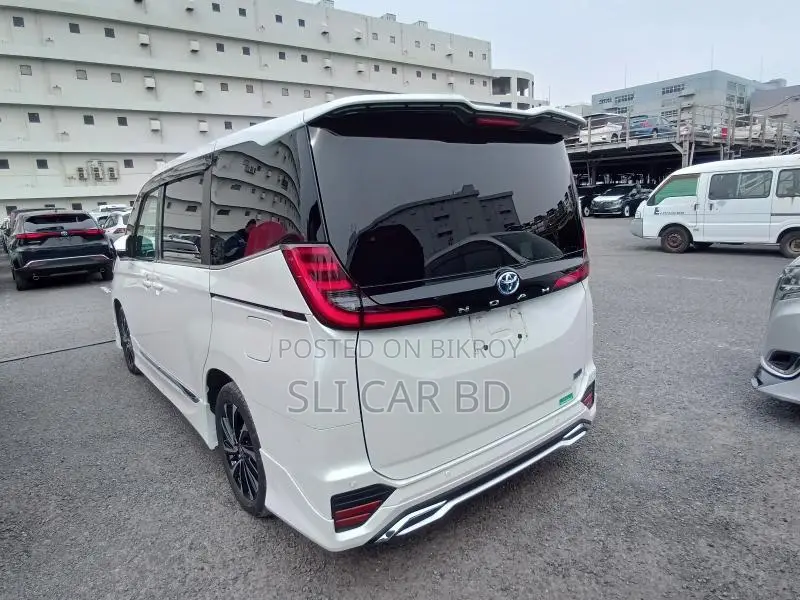 Toyota Noah HYBRID S-Z 2023