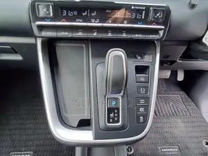 Toyota Noah HYBRID S-Z 2023