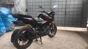 Hero Xtreme 160R 4V 2025 Black