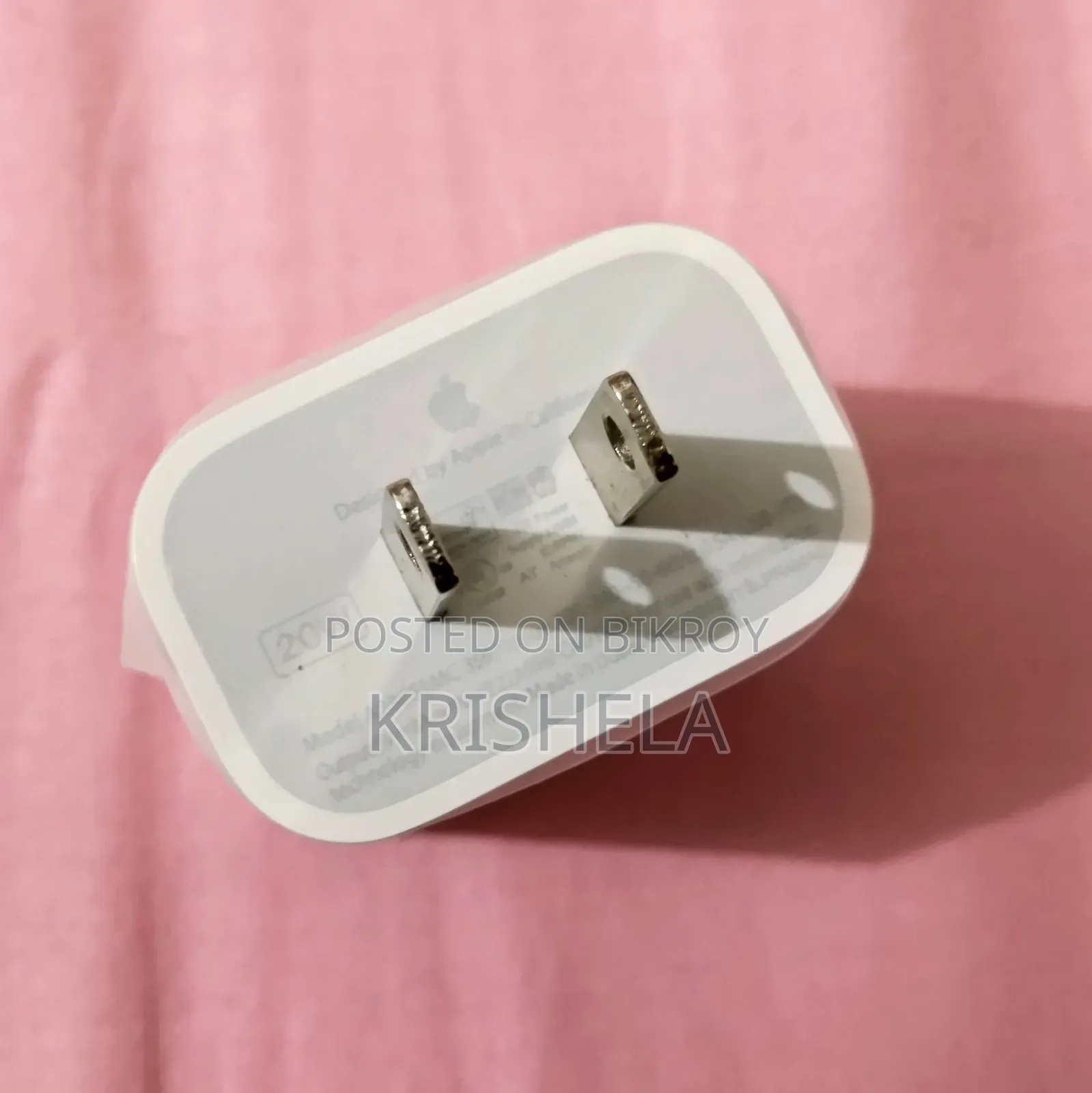 অরিজিনাল আইফোন অ্যাডাপ্টার এবং ক্যাবল