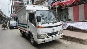 Toyota DYNA 2004