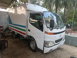 Toyota DYNA 2004