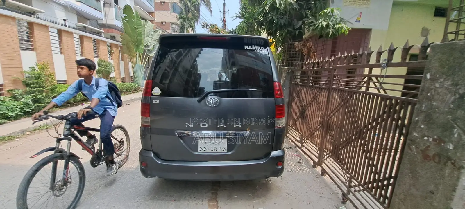Toyota Noah 2005