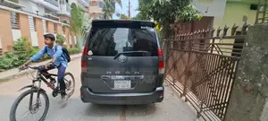 Toyota Noah 2005