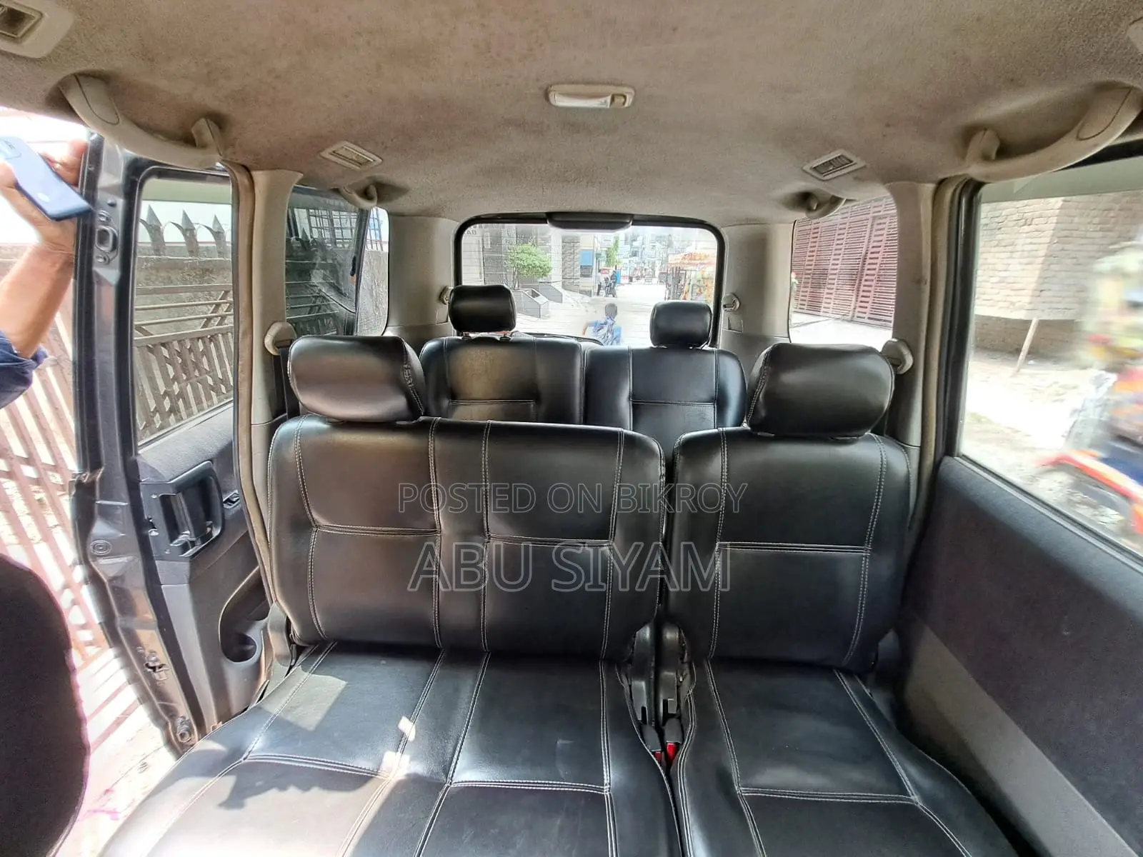 Toyota Noah 2005